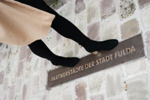 Read more about the article Goldenen Fußes entlang des Fuldaer Stadtschlosses